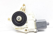 Mercedes-Benz A W176 2013 Vorne links Fensterhebermotor T&uuml;r vorne A2469065100