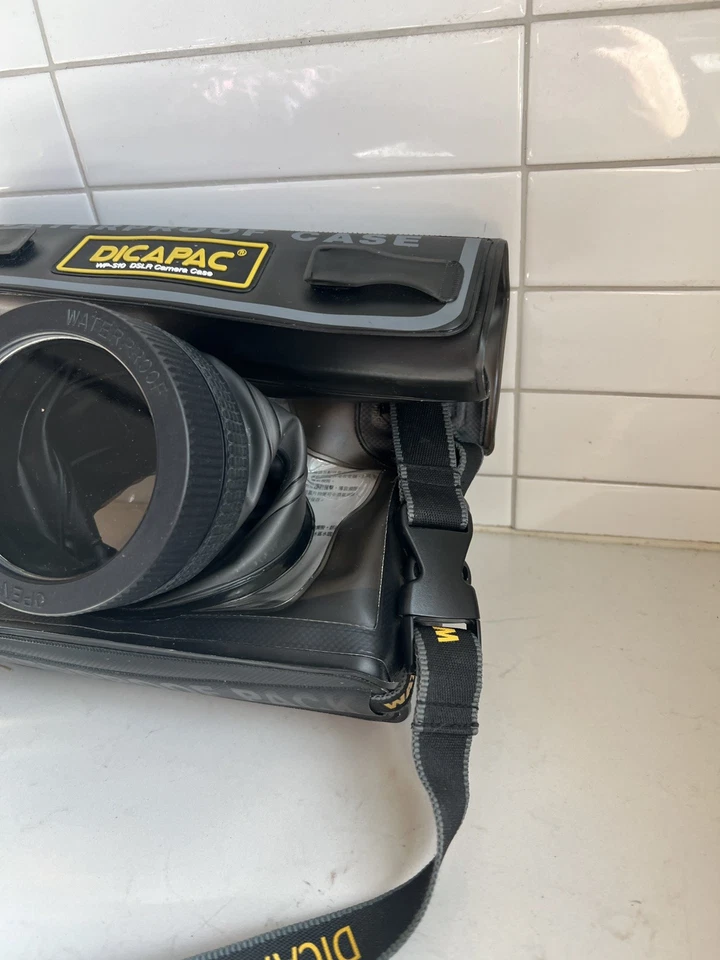 DiCAPac WP-S10 Waterproof case for SLR 5D A77 D7000 7D D4 S5PR - Image 3 of 4