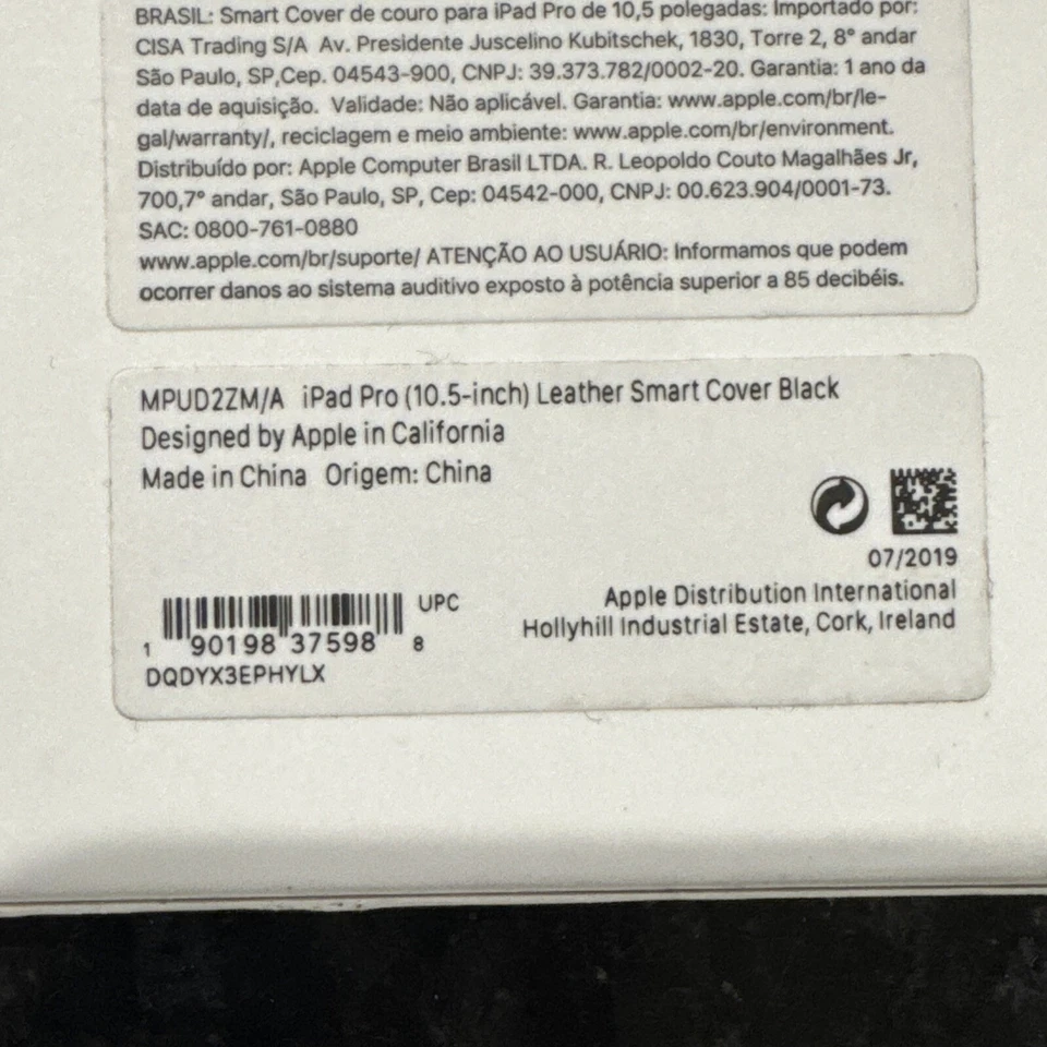 Apple Smart Cover for 10.5in iPad 7th Gen. and iPad Air 3rd Gen. - Black - Image 2 of 2