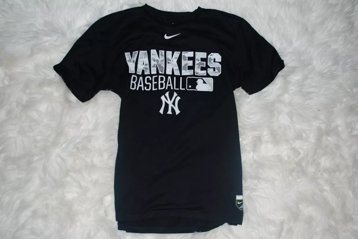 Men's Nike Black New York Yankees Camo Logo T-Shirt Size: Medium