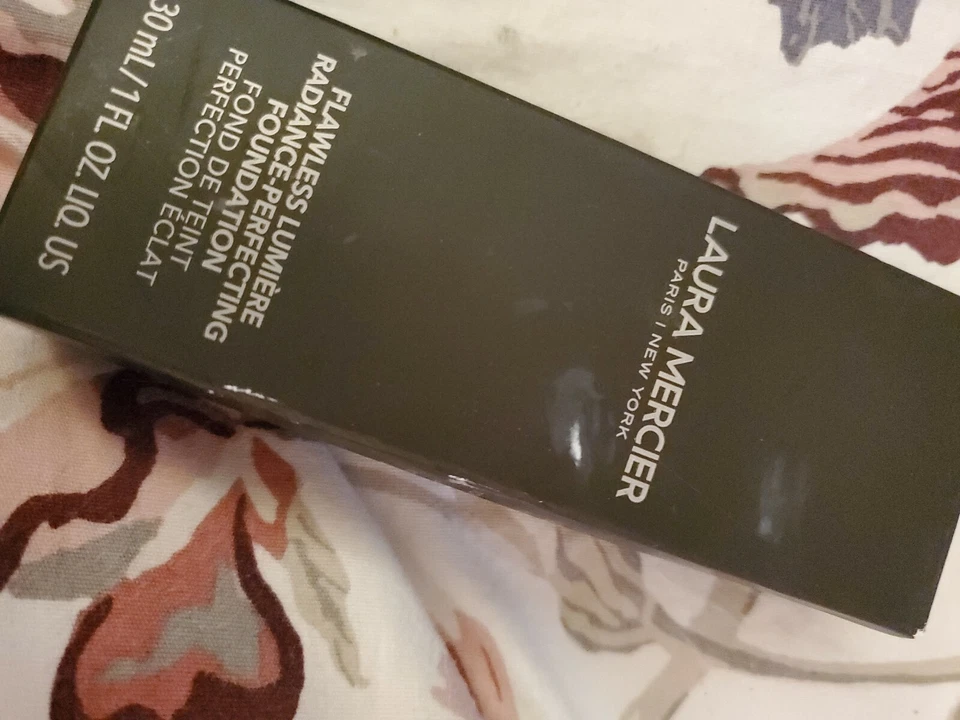 Laura Mercier Flawless Lumiere Radiance Perfecting Foundation - 2N2 Linen - Image 2 of 4
