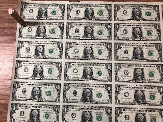 1995 $1 ONE DOLLAR BILLS SHEET OF 32 - Image 3 of 4