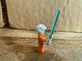 X-Wing Fighter 9493 Lego Luke Skywalker Pilot w/ Blue Lightsaber 2012