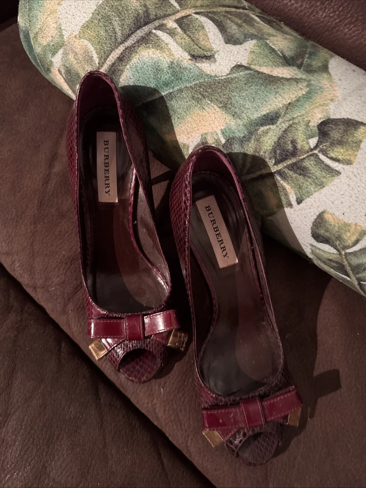 Tacones abiertos Burberry para mujer talla 38 hechos en Italia 🇮🇹 Foto 2 de 4