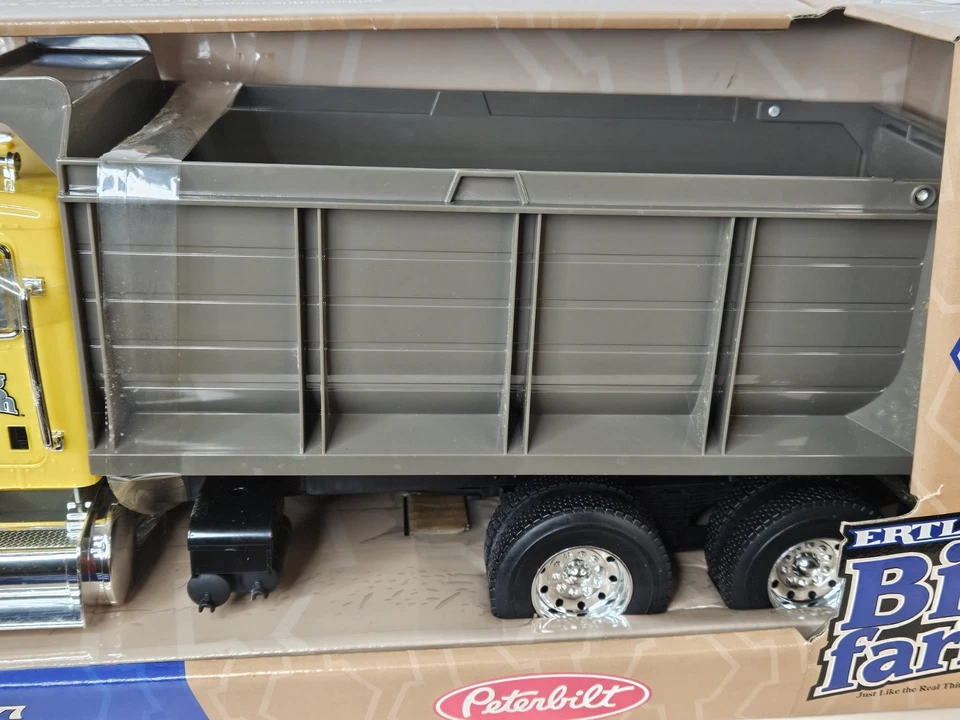Ertl Big Farm Peterbilt Model 367 w/ Dump Box Plastic Truck 46209 Toy NEW - Image 3 of 4