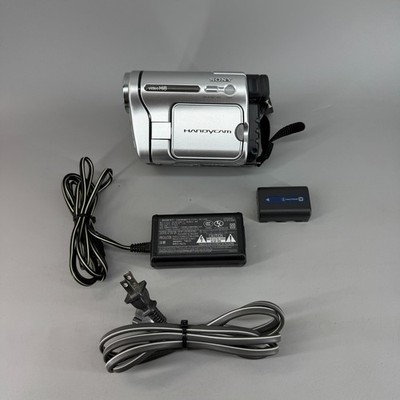 Sony Handycam CCD-TRV138 Hi8 Analog Camcorder w/ Battery & Charger