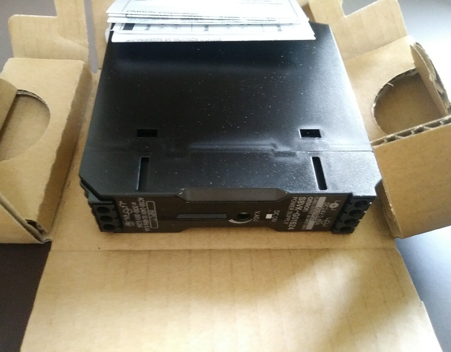 ALIMENTATORE OMRON S8VK-G01524 220/24 VDC DIN RAIL, 650mA, 85 → 264V CA, 15W
