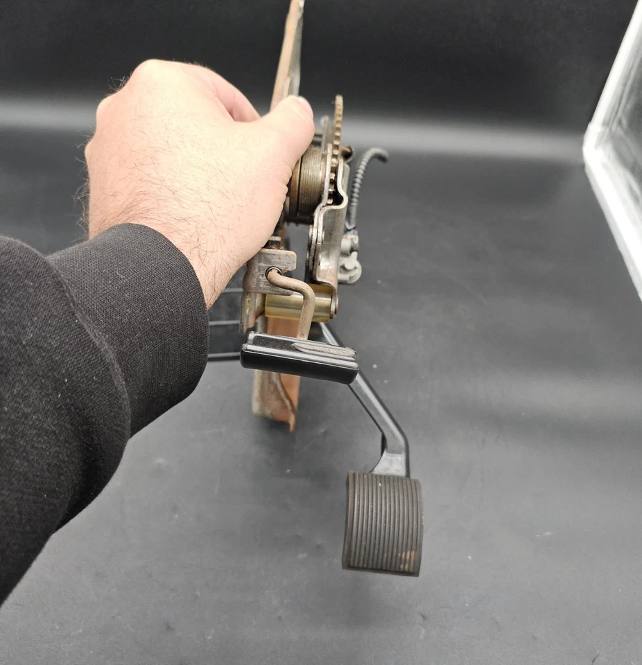 Conjunto de pedal de freno de estacionamiento Ford E150 E250 E350 2005-2024 palanca de emergencia OEM Foto 3 de 4