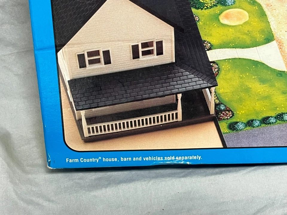 Farm Country CARRY ALONG PLAYSET Building Set Unopened 1:64 ERTL NIB - Image 2 of 4