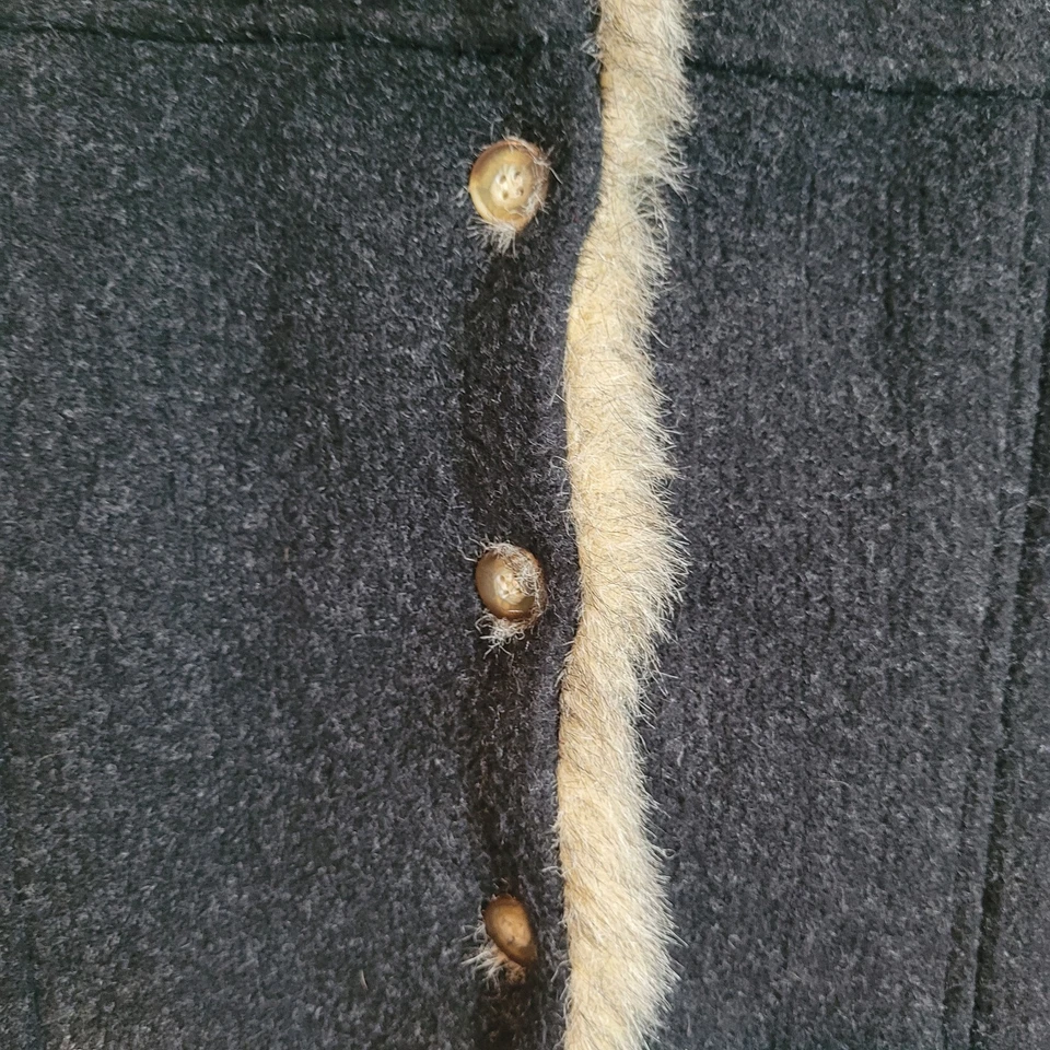 Chaqueta polar Tasha Polizzi ribete de piel sintética para mujer mediana marrón carbón Mob Wife Foto 4 de 4