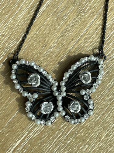 Butterfly Necklace Flowers With 