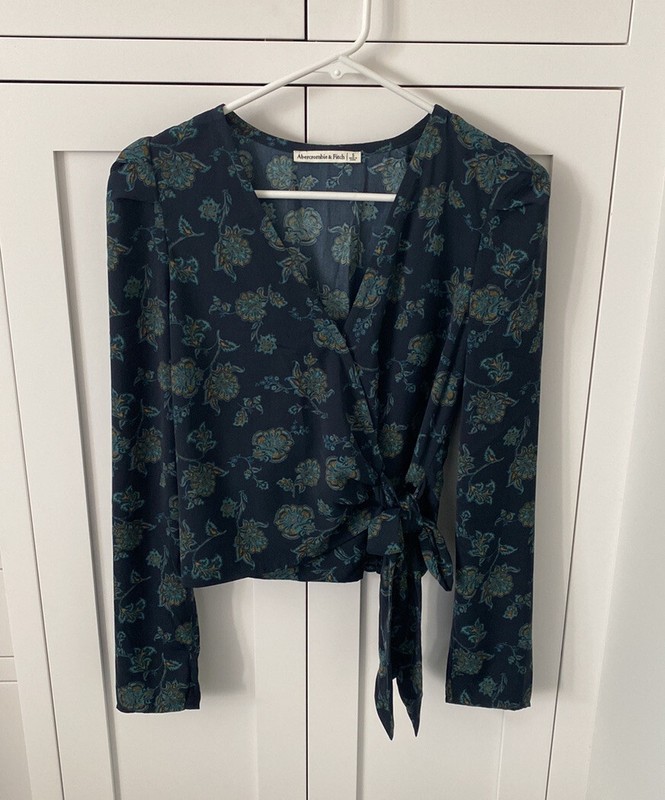 abercrombie & fitch A&F Crop longsleeve Dark Navy Wrap Blouse. Smocked Back. S