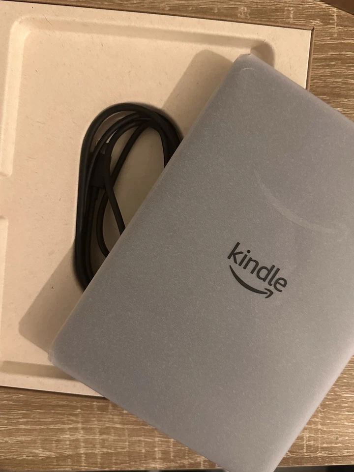 Kindle Coloursoft Signature Edition E-Reader 32GB, 7" Screen - Image 3 of 4