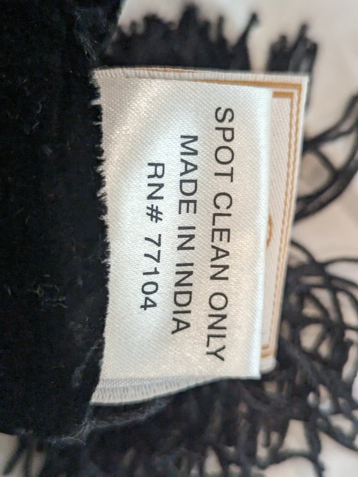 ALMOHADA WATERFORD ACENTO TERCIOPELO NEGRO 12"X12" Foto 4 de 4