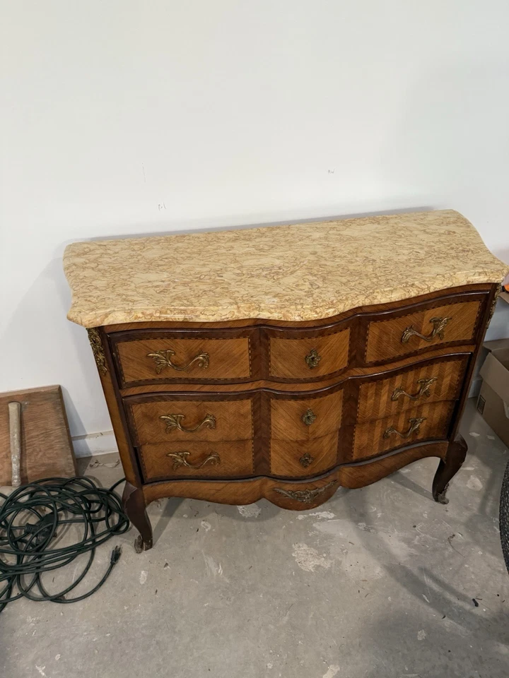 Cómoda o cofre antiguo francés antiguo de mármol de caoba serpentina de caoba Foto 3 de 4