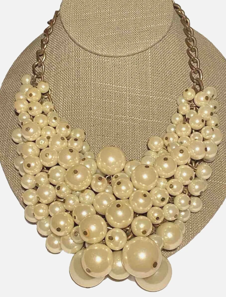 COLLAR BABERO BABERO RACIMO DE PERLAS DE IMITACIÓN GRANDE DE COLECCIÓN CADENA DE BROCHE DE ESLABONES DE LATÓN  Foto 2 de 4