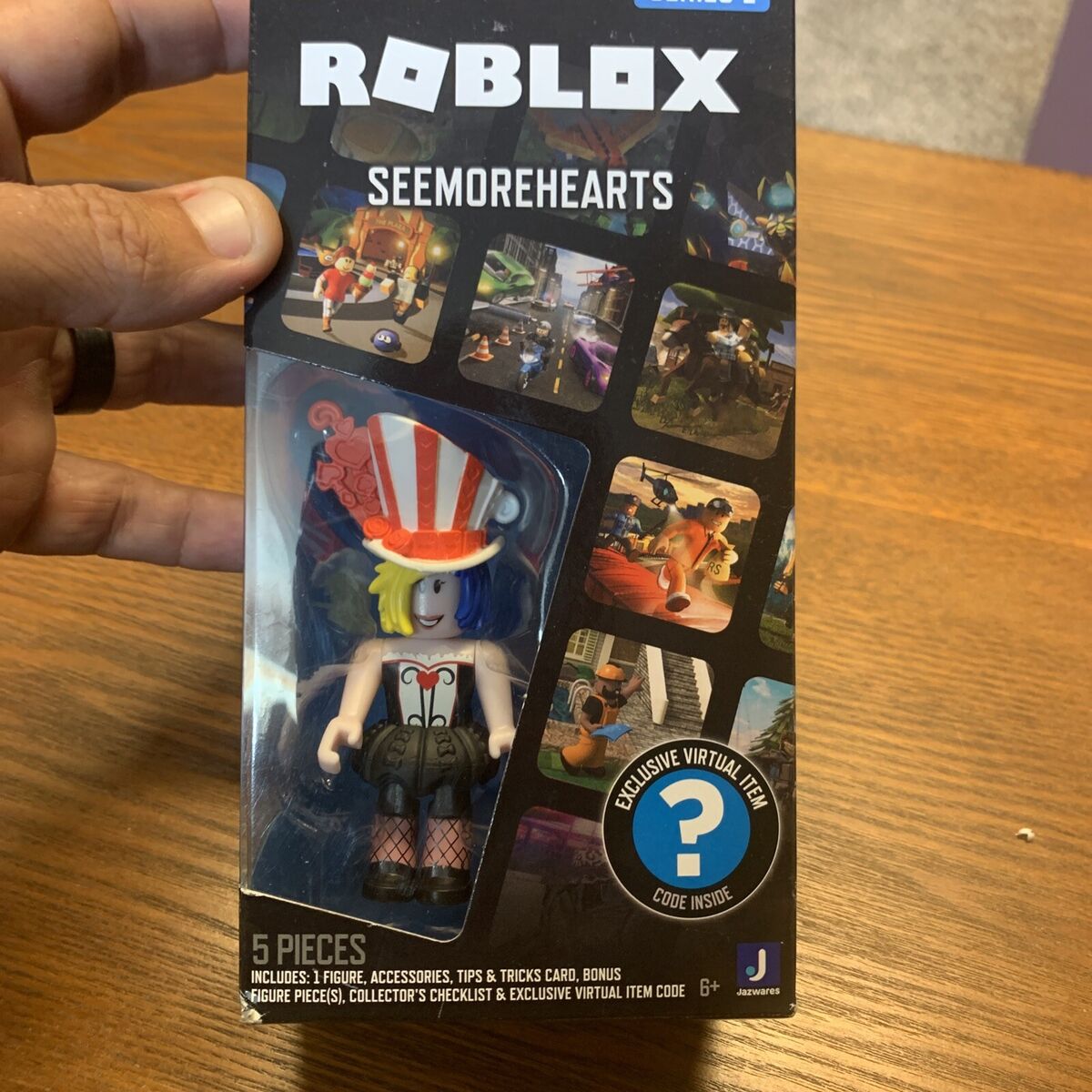 ROBLOX Series 1 Builderman action Figure mystery box Virtual Item