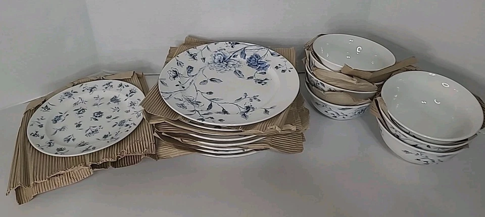 Vajilla Martha Stewart Fine Ceramic Express Bouquet azul Foto 2 de 4