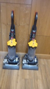 Dyson DC33 Mehrbodenstaubsauger, neuer Motor 12 Monate Tee (76,78)