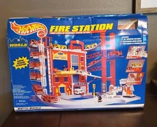 1997 Hot Wheels World Fire Station Playset Three Levels Emergency Resque #19309