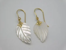 VINTAGE 14K SOLID YELLOW GOLD MOTHER OF PEARL SHELL LEAF DANGLE EARRINGS