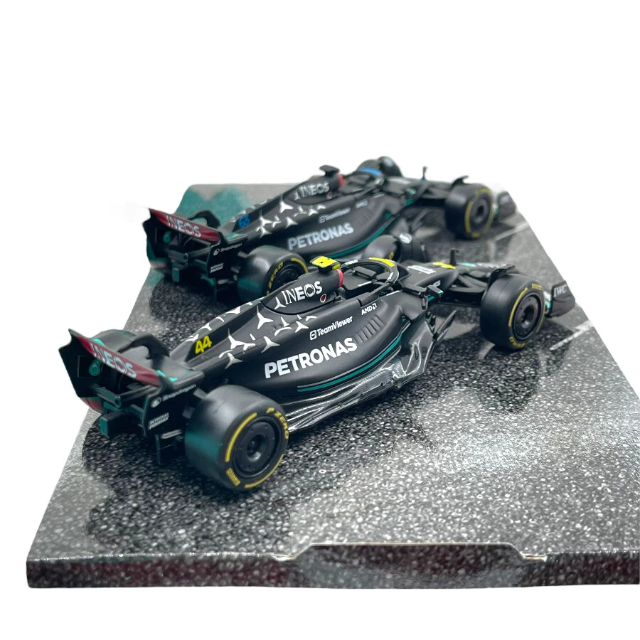 Set Modellini F1 Bburago 1/43 Mercedes AMG W14 E Performance L. Hamilton #44-... - Immagine 3 di 4