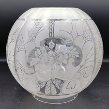 Fine quality Victorian ribbed and etched glass globe oil lamp shade