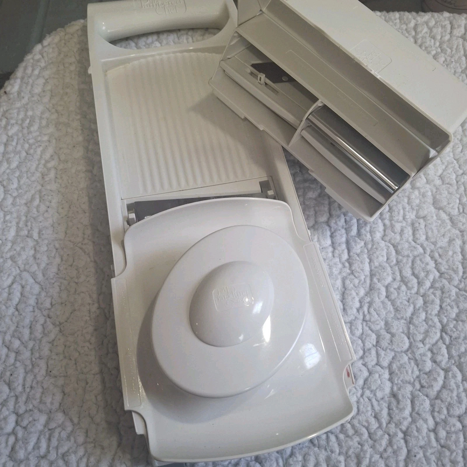 The Pampered Chef #1087 Ultimate Mandoline Slicer & Grater - 4 Blades & Case