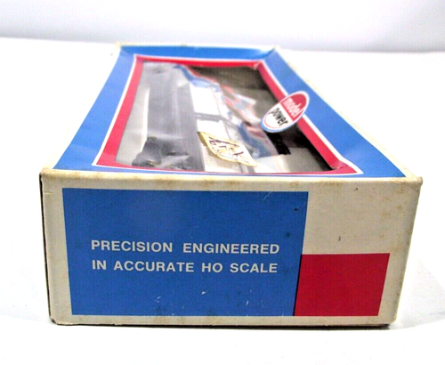 Model Power Model Train HO Scale American Chemicals And Plastics Tank Car - Picture 3 of 8