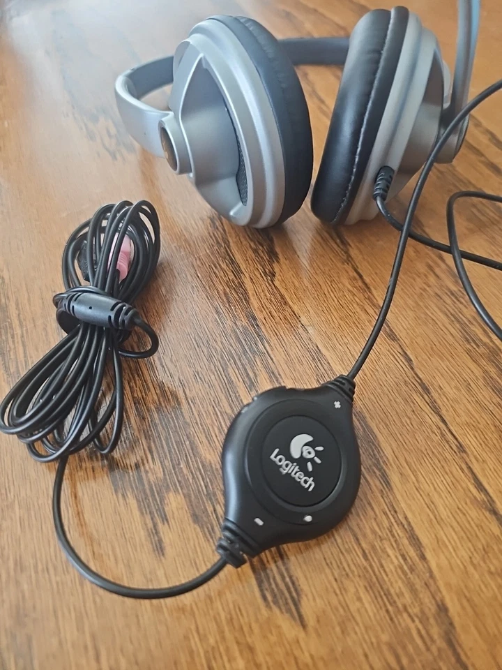 Nice Logitech Headset with Microphone & Gaming Wired With Jack Connectors - Image 2 of 4