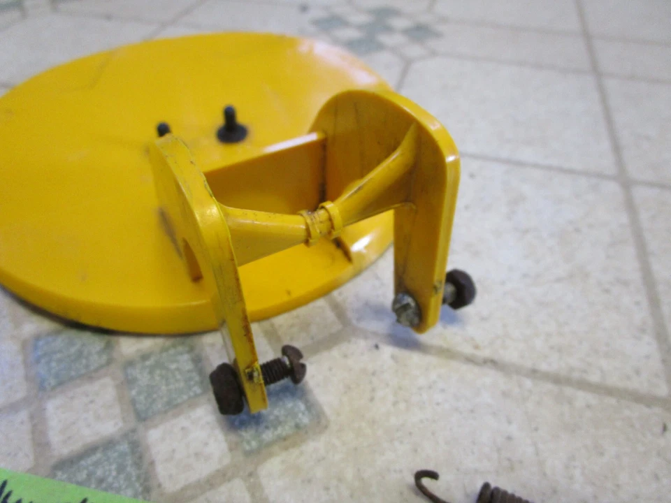 Capucha de moto de nieve vintage 73 Ski Doo Olympique 440 tapa de combustible puerta olímpica Foto 3 de 4