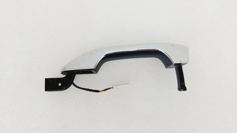 2019 20 21 22 23 2024 GMC Sierra Exterior Front Door Handle Chrome 84807766 - Image 4 of 4