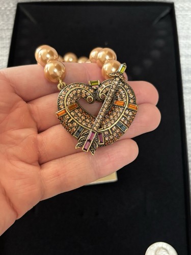 Heidi Daus “Hearts of Gold” Pearl & Crystal Stone Toggle Arrow Heart Necklace - Picture 9 of 11