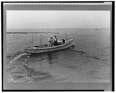 8'' x 10'' 1941 Photo Eastern shoreman leaving for home after unloading a day