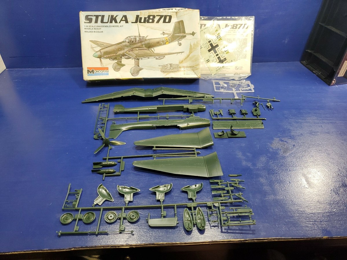 Monogram Stuka JU870 WWII Model 6840 Aircraft KIt 1/48