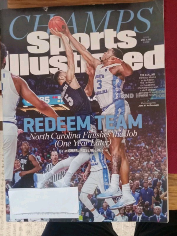 North Carolina Sports Illustrated 4/10/2017 Address Label Tears On Top & Damaged