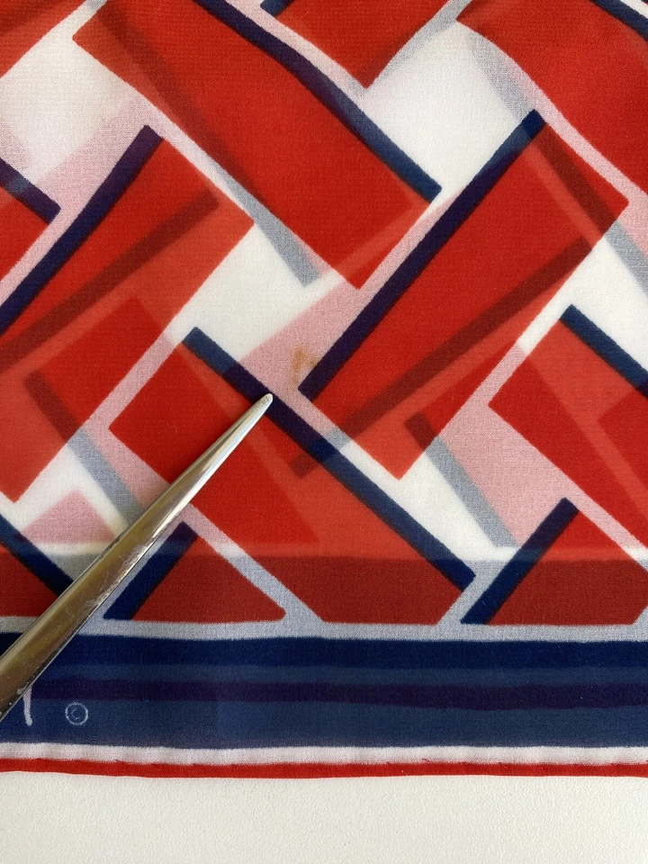 "Bufanda vintage Vera geométrica roja/azul 43"" X 15"" de gasa" Foto 4 de 4