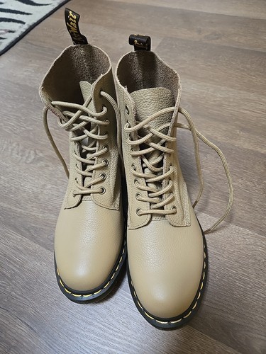 Dr. Martens AirWair Beige Leather Laceup Ankle Boots, 10M - Picture 2 of 7
