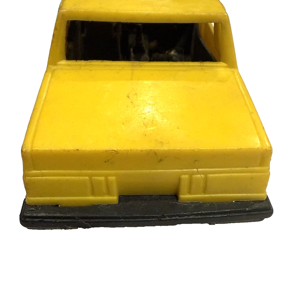 Vintage Buick Regal Stock Car Toy Yellow Plastic Demolition Derby Made USA 80s - Image 3 of 4