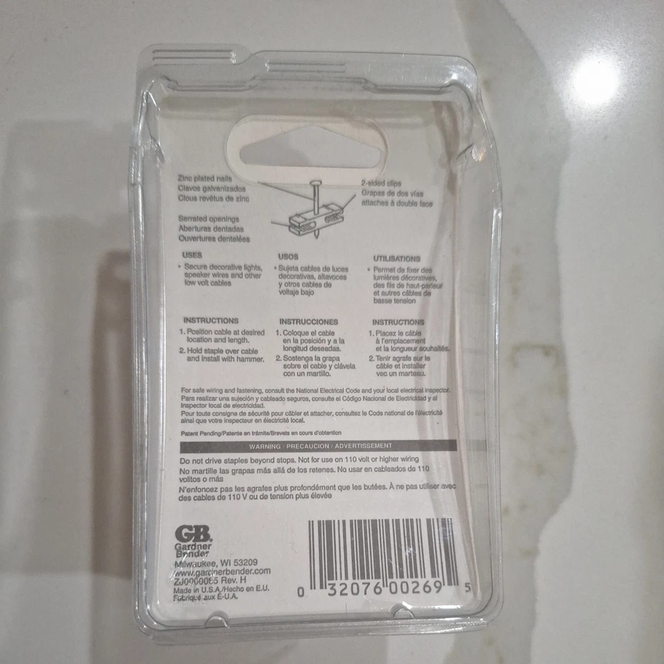 Grapas de alambre Gardner Bender Kwik-Mount para decorar luces 25 piezas en paquete Foto 2 de 3