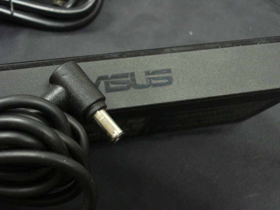 Adattatore CA 180 W 20 V 9 A 6,0 x 3,7 mm ADP-180TB H per Asus ROG Zephyrus GA502DU GA502D GA502 GA502IU GA401 GA401I GA401II GA401IV TUF Gaming A17 FA706IU TUF Gaming Adattatore CA 180 W 20 V 9 A 6,0 x 3,7 mm ADP-180TB H per Asus ROG Zephyrus GA502DU GA502D GA502 GA502IU GA401 GA401I GA401II GA401IV TUF Gaming A17 FA706IU TUF Gaming