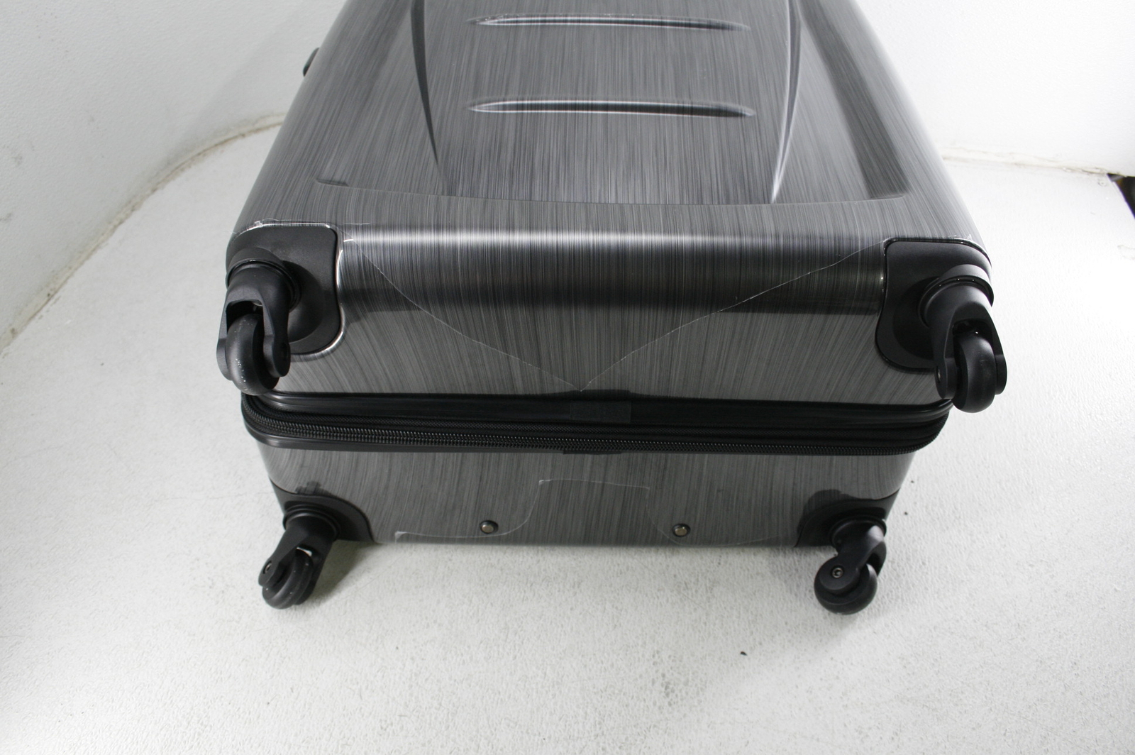 Samsonite Winfield 2 Hardside Expandable Luggage Spinner Wheels Checked