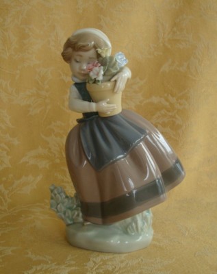 Lladro Figurine #5223 Spring Is Here, Girl Holding Pot Of Flowers