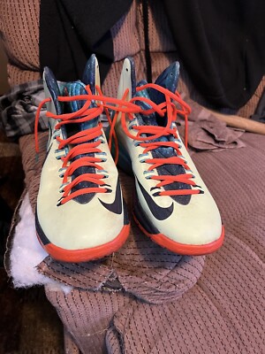 Size 11 -Nike Neon KD
