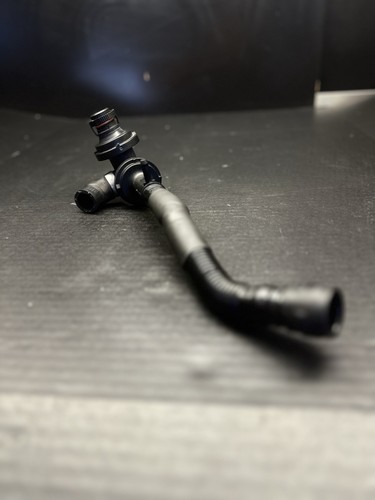 11-18 Porsche Cayenne 958 Turbo Air Vent Breather Pipe Line OEM - Picture 5 of 12