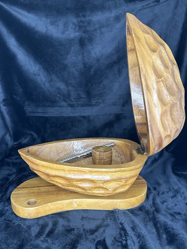 Nut Cracking Walnut Shalped Bowl. - Image 2 of 4