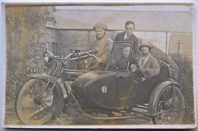 Motorrad mit Beiwagen. Nr. X 8922 Northumberland Zulassung. Postkarte.