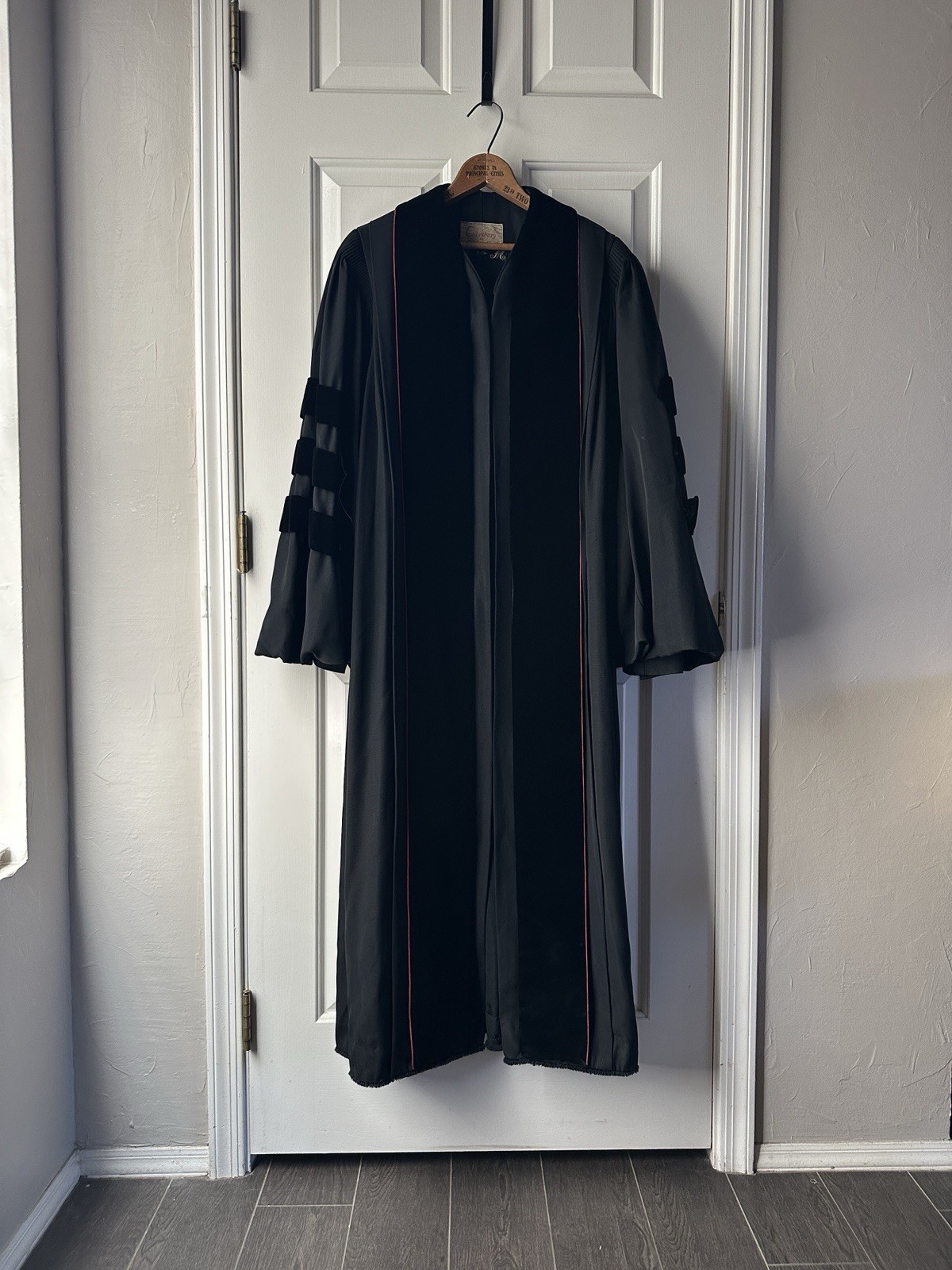 Vintage 1950s Doctoral Gown Pulpit Robe Judicial Black Red Size 52