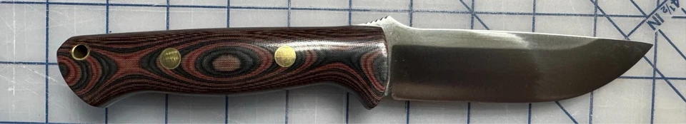 Funda de cuero alfileres de latón Micarta de lino negro/rojo Bark River Bravo 1 CPM-3V Foto 3 de 3