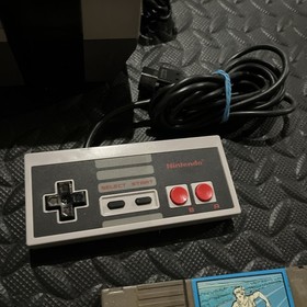 Nintendo NES System Console & Legend Of Zelda, Ghosts 'N Goblins, Karate Champ